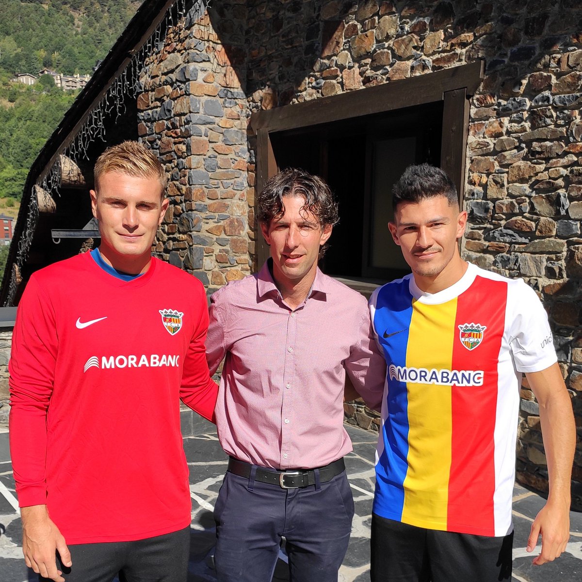 bota Caducado Formación Twitter \ FC Andorra على تويتر: "🚨 FITXATGES 🚨 Miguel Bañuz (@Miguelba26)  i Miguel Loureiro (@5MiguelLoureiro), nous jugadors del FC Andorra 🔵🔶🔴  #SomTricolors https://t.co/lYokBz89Kh"