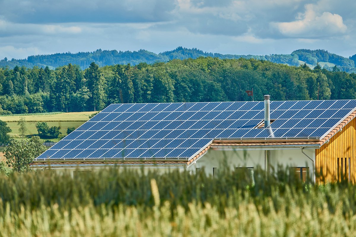 smarthomesummit's tweet photo. The housing and climate crises can be tackled together by making energy efficient homes using solar panels, renewable energy for heating and lighting and many more. Find out at https://t.co/4GW1PItCXy #smarthome #renewableenergy #climatechange https://t.co/kdMHLM1631