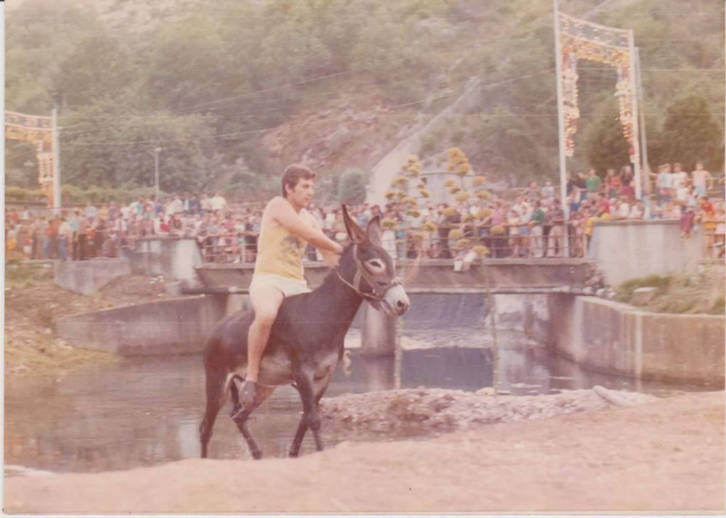 visit_lazio's tweet photo. 🕰 Già negli anni 80 a “Capodacqua in Festa” c'erano balli folk in abito tipico, piatti locali e giochi tradizionali intorno al fiume #Capodacqua.… andate a curiosare fino all’11 agosto a #SpignoSaturnia! #Latina
📸FB @Associazione-Amici-di-Capodacqua
https://t.co/sUxWFc1Iam https://t.co/k1TdkcSIbG