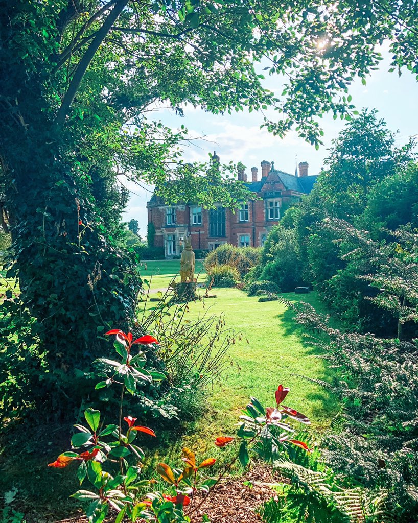 sarahjchristie's tweet photo. Good morning from @RockliffeHall and check out the gorgeous gardens #ukfamilytravel #adhosted https://t.co/vCPen6hYJs