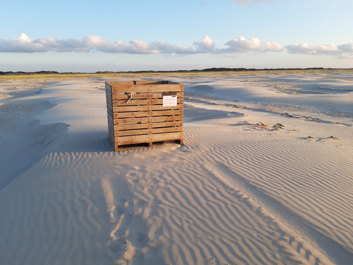 Aan de oostkant van Schiermonnikoog staan vanaf nu strandafvalbakken voor gejut afval. Deze bakken zijn bedoeld voor (plastic) afval uit zee. schiermonnikoog.nl/in-de-gemeente…
