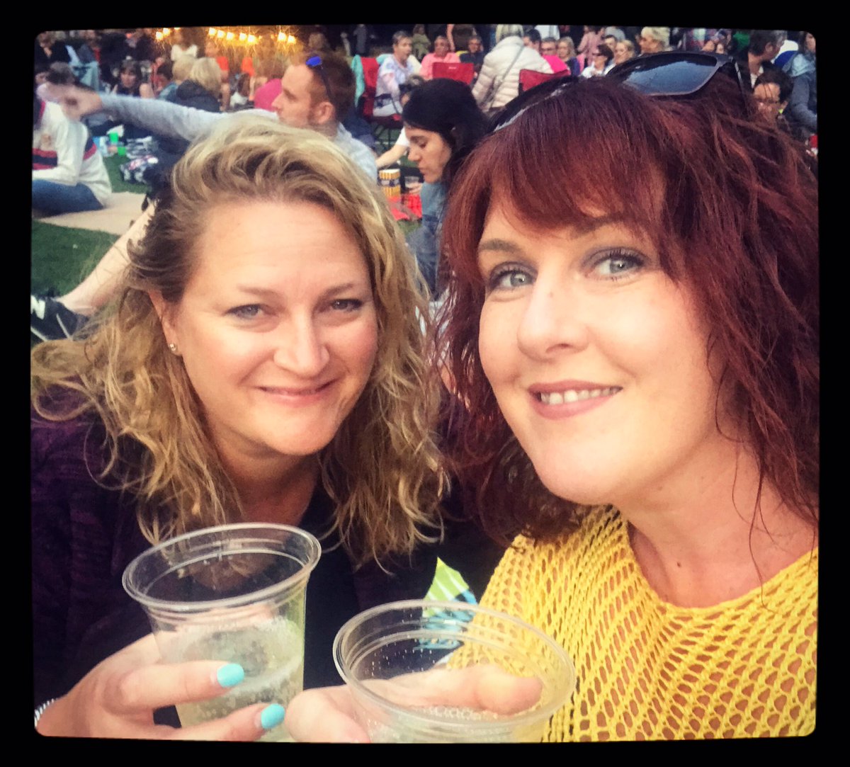 Cath_Pryce's tweet photo. A lovely evening watching Queen 🎤👑🎤 @CityScreenYork in the beautiful @YorkMuseumTrust gardens 👌🏻👏🏻 #perfectnight #excellentfilm https://t.co/A2x5cFVNd9
