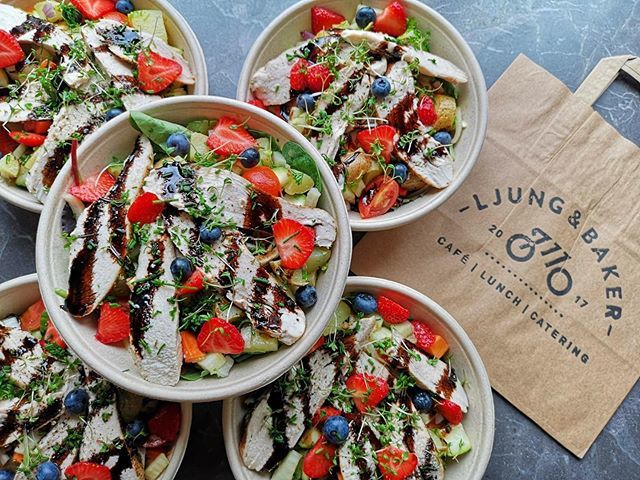 Healthy and fresh summer salads! Gluten free, lactose free and vegan all available!
💚🍓🥬🥑🌱
Contact: info@ljungbaker.se
Catering only 
#ljungbaker 
#ljungbakercatering 
#catering
#cateringstockholm 
#healthyfood 
#freshfood 
#healthylifestyle 
#hea… ift.tt/2M9d2f3