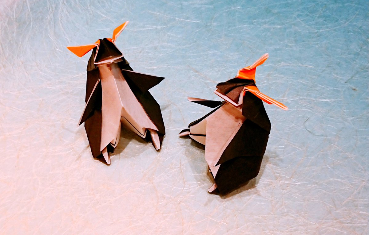 銀座 伊東屋 迫力満点 ジンベエザメ ワモンアザラシ イワトビペンギン 夏らしい海の生き物たち 実は 折り紙 です 目玉をつけて可愛くアレンジしてみました ジンベエザメが折り紙を持ってきてくれましたよ 伊東屋 Itoya 文房具 Origami