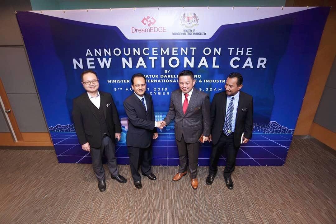 MITIMalaysia's tweet photo. MITI Minister Datuk @DarellLeiking announcing the National Car Company involving Dreamedge as the anchor company while Daihatsu Japan will provide support on advanced technologies at Cyberjaya
@imokman @lha_miti https://t.co/wCIXYaATWc