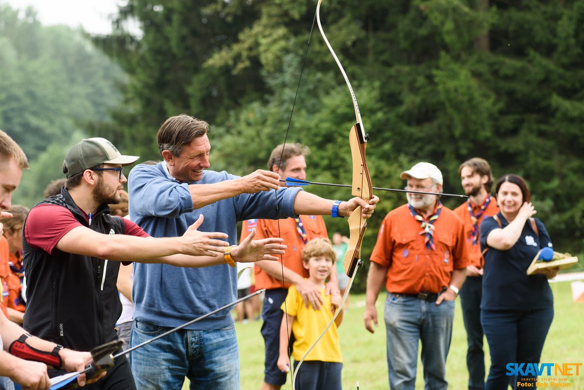 SkavtNET's tweet image. Danes nas je obiska predsednik RS🇸🇮 Borut Pahor ogledal si je tabor in se preizkusil v nekaj veščinah 😃
#srečanje2019 #skavti