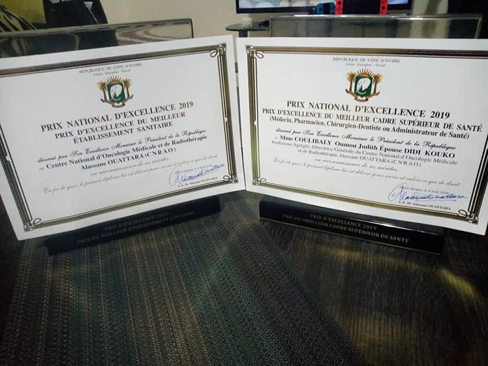 NotreLysma's tweet photo. Bravo au Pr Judith Didi-Kouko Coulibaly , #Alysma 88 ,
✅Prix d'excellence du meilleur établissement de santé 2019 au titre du Centre National d'Oncologie Médicale et de Radiothérapie Alassane OUATTARA (CNRAO)
✅ Prix d'excellence du meilleur cadre de santé 2019
2/2 https://t.co/fco0PQURvV