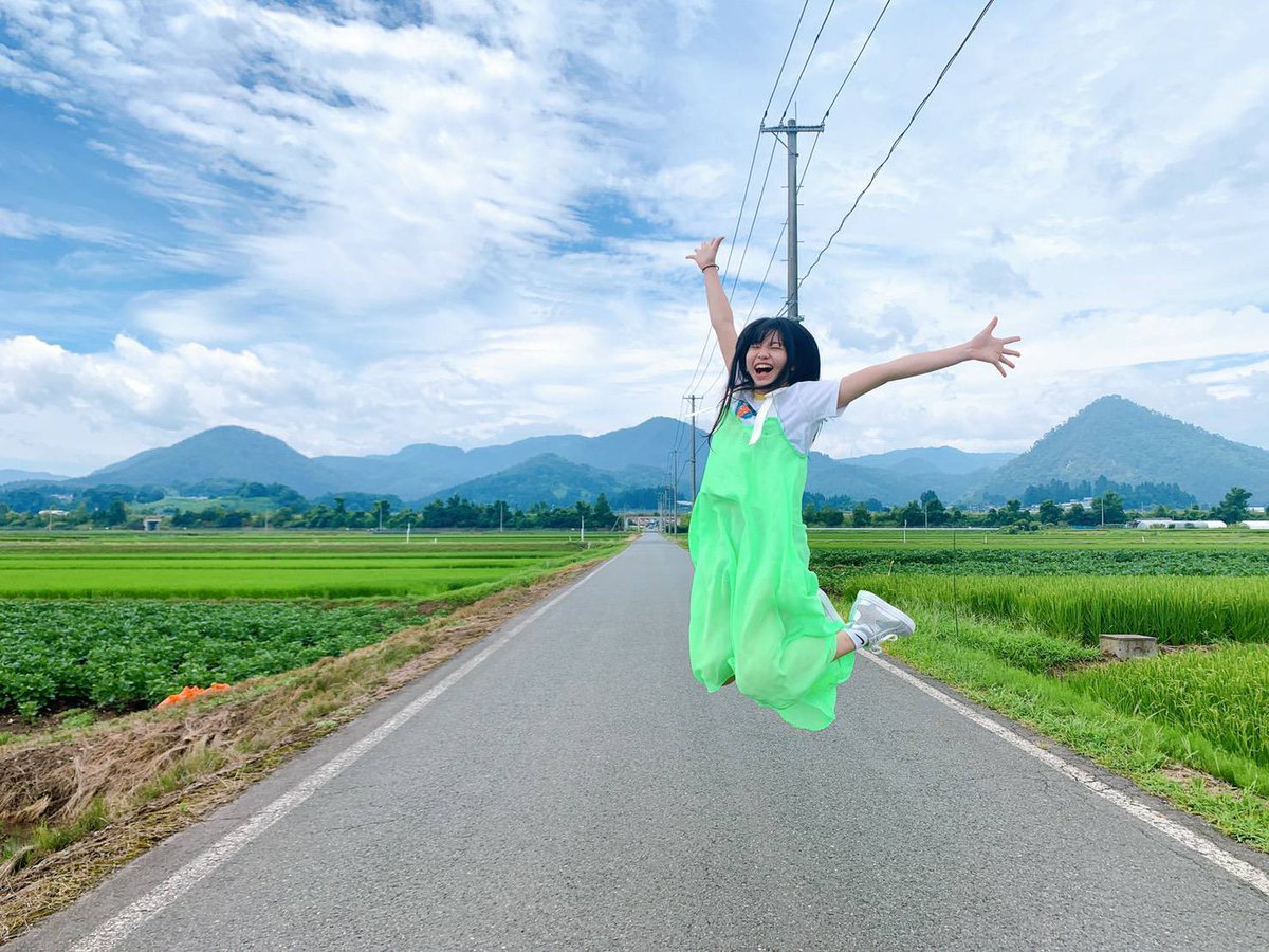 佐藤日向 1st写真集 青 発売中 先日 1日だけオフだったので 弾丸で山形へ帰省しました 御墓参りができて気持ちがスッキリ 数時間しかいれなかったけど 満喫できてよかったです 山形はラーメン県と言っても過言ではないくらい