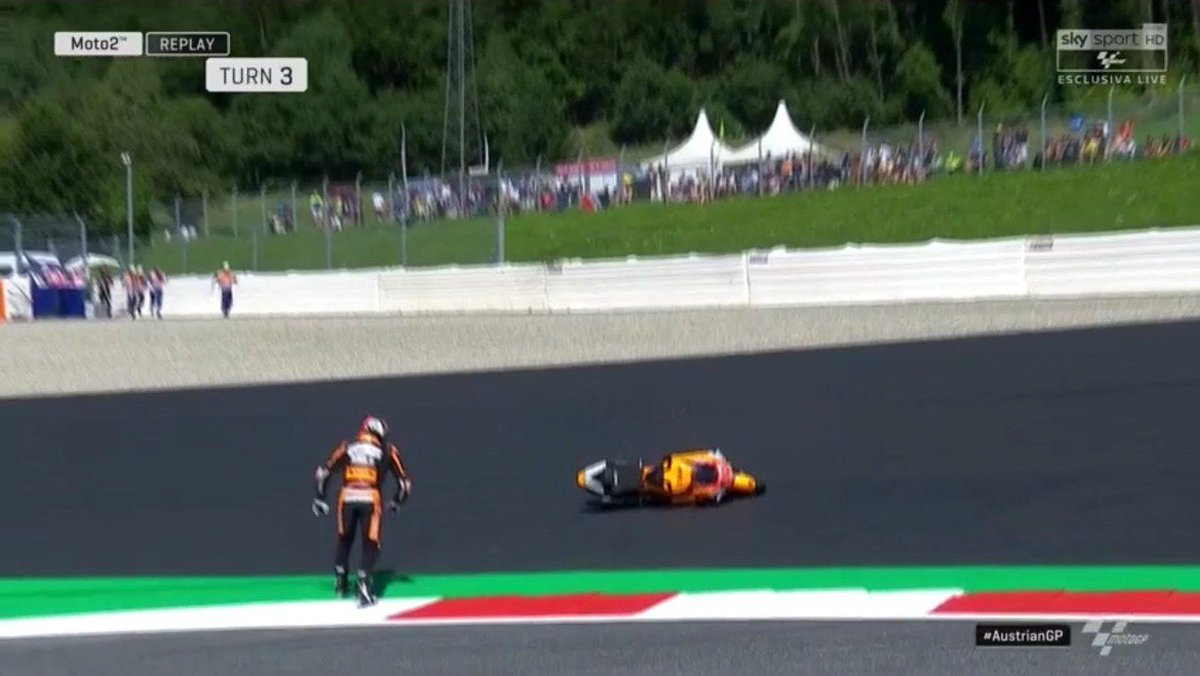 SkySportMotoGP's tweet photo. ❌ #Baldattack beffato dai track limits 🏁 #FP1 #Moto2
🔥 4 piloti in un decimo
1⃣🇪🇸 @Afernandez37 (1.24.033)
2⃣🇪🇸 @LecuonaIker (+0.046)
3⃣🇩🇪 @MarcelSchrotter (+0.072)
#AustrianGP 🇦🇹 #SkyMotori #MotoGP https://t.co/0igqxn2VrR