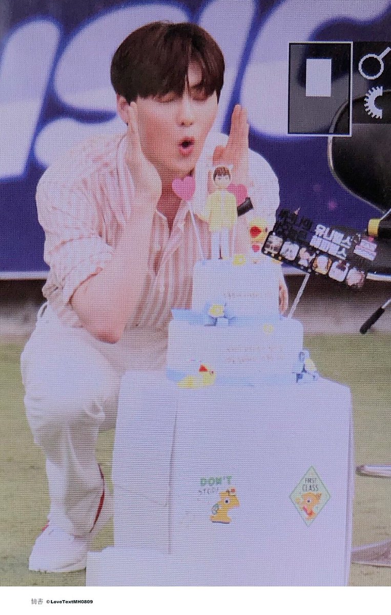 190809 생일 게릴라☺️🎂
#HAPPYMINHYUNDAY #황민현 #민현 #MINHYUN