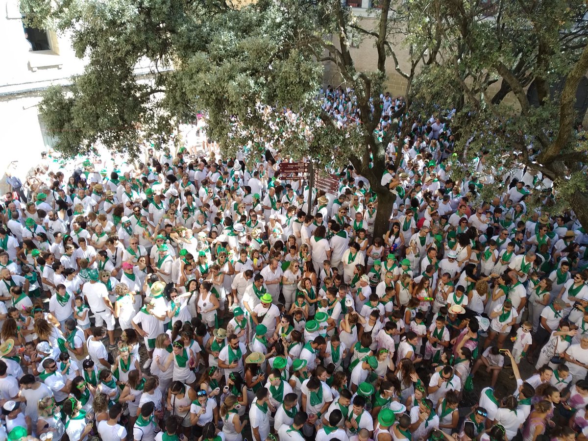 ¡¡¡La plaza de la Catedral abarrotada!!!! En 10 minutos #SanLorenzo2019! 🎉🎉💚💚
