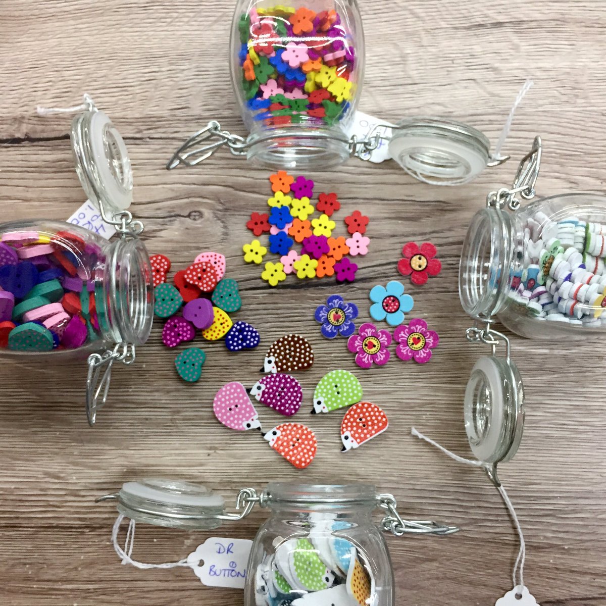 infusionunit14's tweet photo. ✨BUTTONS✨

patterned buttons 4 for £1
wooden buttons 4 for £1
dress buttons 3 for £1
heart buttons 4 for £1
large flower buttons 4 for £1
mini flower buttons 6 for £1
ladybird buttons 4 for £1
hedgehog buttons 4 for £1

@TrinityMarket1 @StitchInfusion @SueCaulfield6 https://t.co/52bNEgPDNb