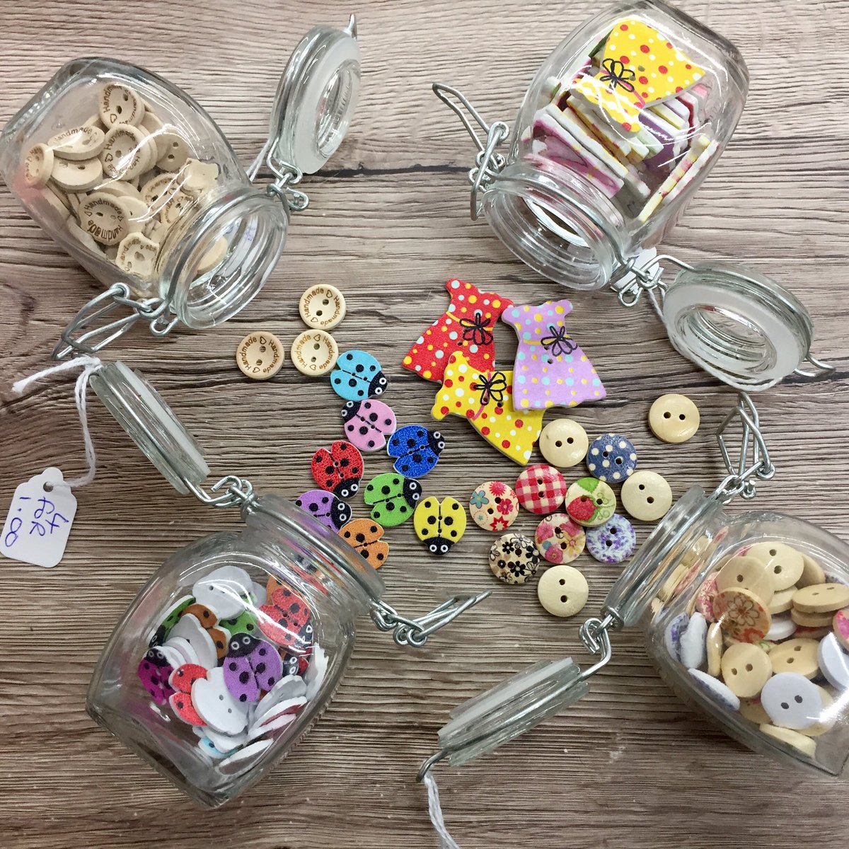 infusionunit14's tweet photo. ✨BUTTONS✨

patterned buttons 4 for £1
wooden buttons 4 for £1
dress buttons 3 for £1
heart buttons 4 for £1
large flower buttons 4 for £1
mini flower buttons 6 for £1
ladybird buttons 4 for £1
hedgehog buttons 4 for £1

@TrinityMarket1 @StitchInfusion @SueCaulfield6 https://t.co/52bNEgPDNb