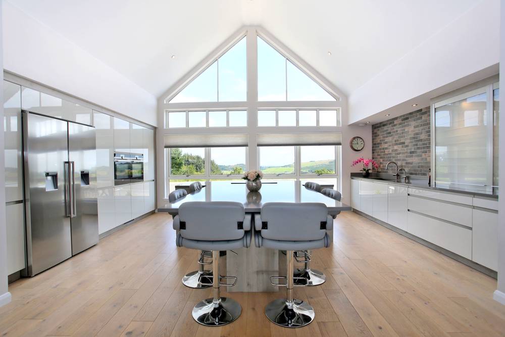 ASPC_UK's tweet photo. This week’s #MostViewedProperty is tee-rrific for any golf fanatics! The property features a putting green and spectacular views over the @WESTHILLGOLF Course: https://t.co/RU7lMrvjEQ https://t.co/rDRmwc7yKd