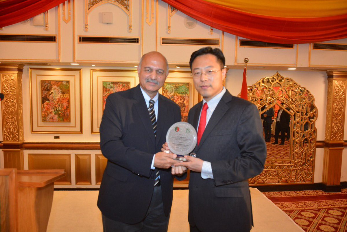 What a great honor! Many thanks again for the love from Pakistan. I hate to leave. China Pakistan relationship is an across-the-board national consensus in Pakistan. Chin-Pakistan dosti zindabad!
