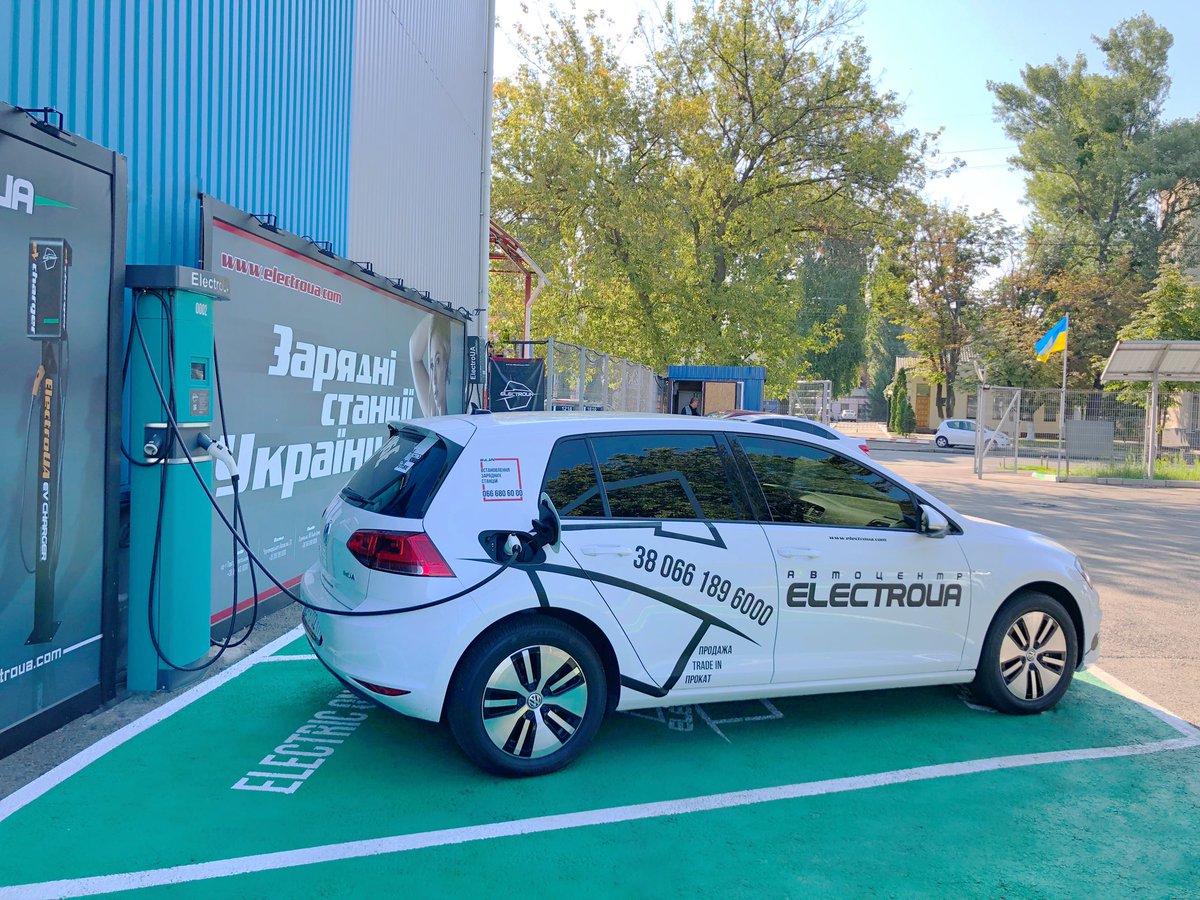 __ElectroUA__'s tweet photo. President Volodymyr Zelenskyi signed a law No.10405 which impose fines for parking in places to charge electric cars.
Cars with an internal combustion engine owners in the field for charging EV will be fined 340-510 UAH
#electroua #electriccars #electrofuture #beelectro https://t.co/wdZQILHwiS