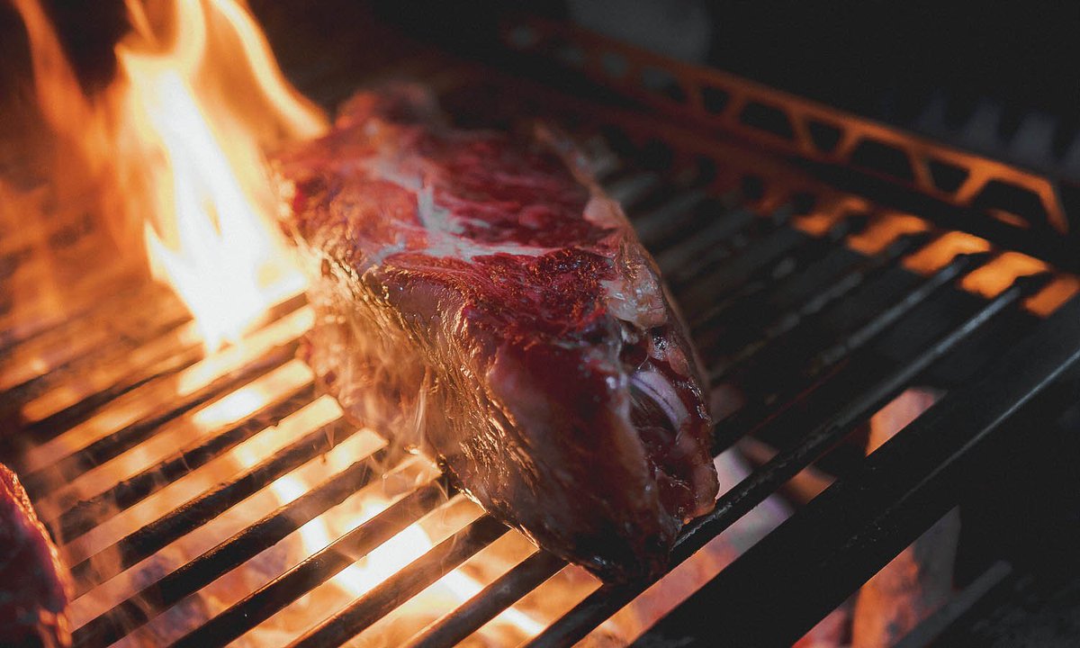 casafustercentr's tweet photo. ON FIRE!!🔥🔥

Per a tots els amants de la carn... no us podeu perdre aquest chuletón a la brasa🥩🔥😋

#food#yummy#instafood#TagsForLikes#photooftheday#dinner#lunch#breakfast#tasty#eating#foodpic#Bcn#Sabadell#Restaurante#brasa#leña#fuego#chuleton#brasayleña https://t.co/hT2g2mMyAQ