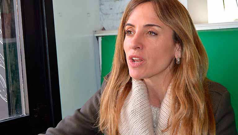 #MañanaSylvestre10Años | <a href="/vtolosapaz/">Victoria Tolosa Paz</a> , precandidata a intendenta de La Plata, en comunicación con <a href="/Gatosylvestre/">Gustavo Sylvestre</a> . Campaña Sucia M: Agentes de la municipalidad de La Plata que responden al intendente de Cambiemos se dedicaban a bajar y romper carteles de la oposición.