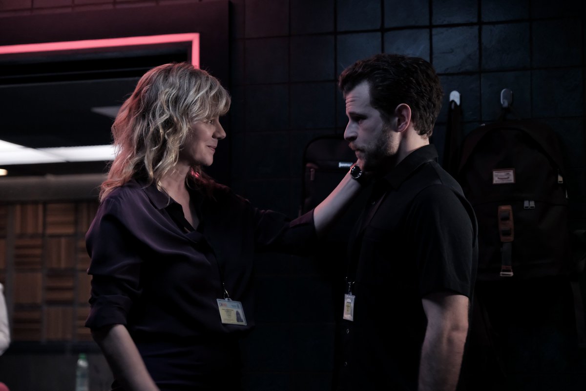 NetflixES's tweet photo. Si las paredes de una sala de interrogatorios hablasen, sería 'Criminal'. La serie con Carmen Machi, @InmaCuestaWeb, Eduard Fernández, Emma Suárez y @alvarocervan llega el 20 de septiembre. https://t.co/AHZ6j3zN0z