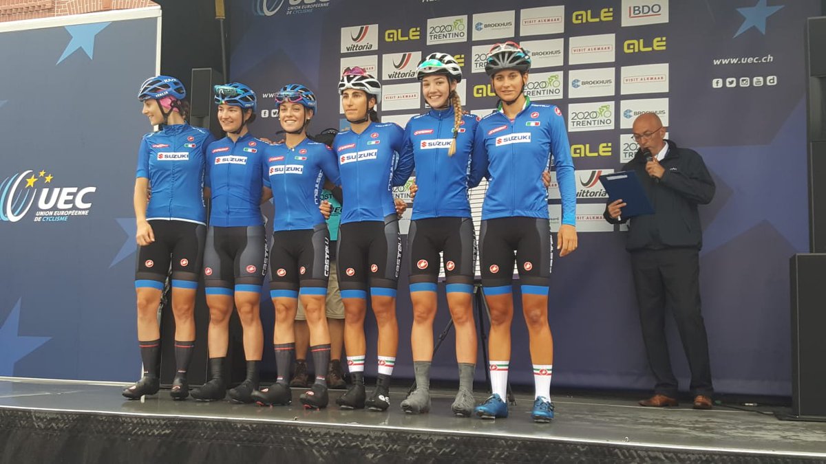 Federciclismo's tweet photo. #SofiaCollinelli è 10^ nella prova WJ vinta dalla Pluimers🇳🇱 e caratterizzata da pioggia e numerose cadute. Al via adesso le WU23 - #NazionaleCiclismo🇮🇹 con #ElisaBalsamo #MartinaFidanza #VittoriaGuazzini #LetiziaPaternoster #ElenaPirrone #KatiaRagusa #EuroRoad19 🤞💪💪💪 https://t.co/lUAf3LVowy