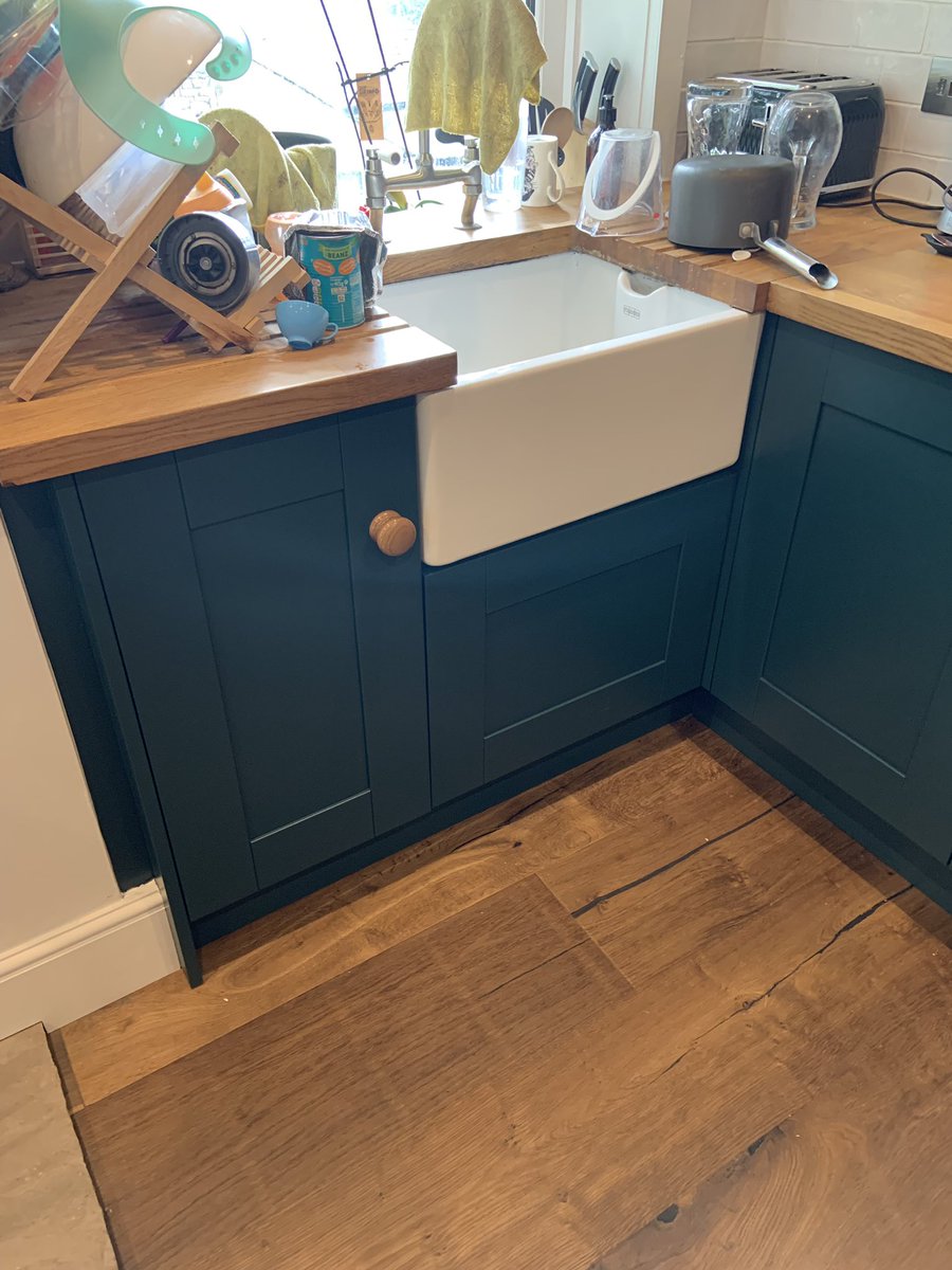 finefinishco's tweet photo. Kitchen transformation complete. Sprayed with @hmgpaints colour matched to Little Greene ‘Harley Green’
#kitchenspray #kitchenrespray #kitchenremodel #kitchenrenovation #kitchenmakeover #kitchenunitspraying #kitchenunitspainted #kitchenunitspraypainting https://t.co/1hym0mcKJi
