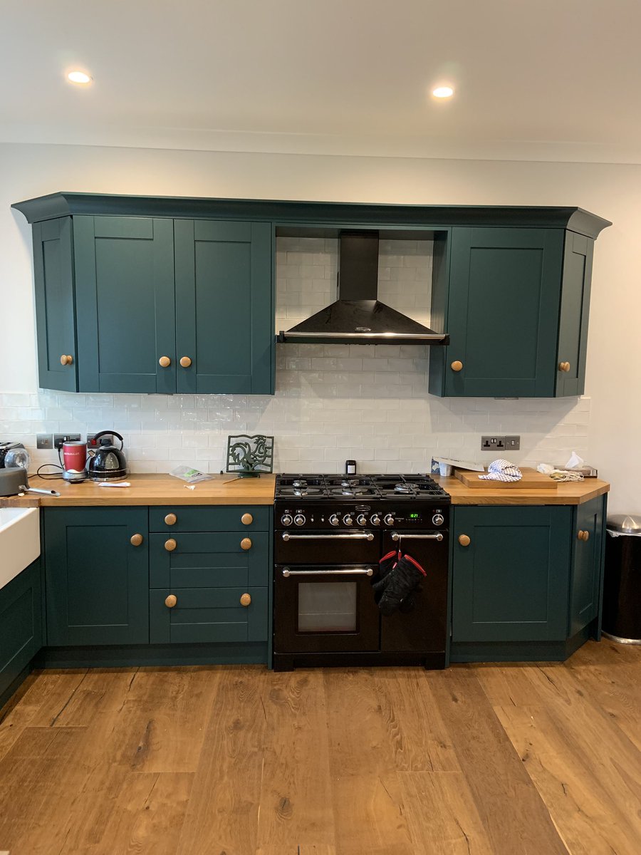 finefinishco's tweet photo. Kitchen transformation complete. Sprayed with @hmgpaints colour matched to Little Greene ‘Harley Green’
#kitchenspray #kitchenrespray #kitchenremodel #kitchenrenovation #kitchenmakeover #kitchenunitspraying #kitchenunitspainted #kitchenunitspraypainting https://t.co/1hym0mcKJi