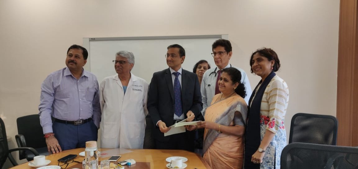 CtoMumbai's tweet photo. Signing of DRTB center MOU between RNTCP mumbai and Hinduja hospital (corporate) under RNTCP PPP scheme @ddgtb2017 @DrRaghuramRao #TBfreemumbai https://t.co/6KNzqDJD3D