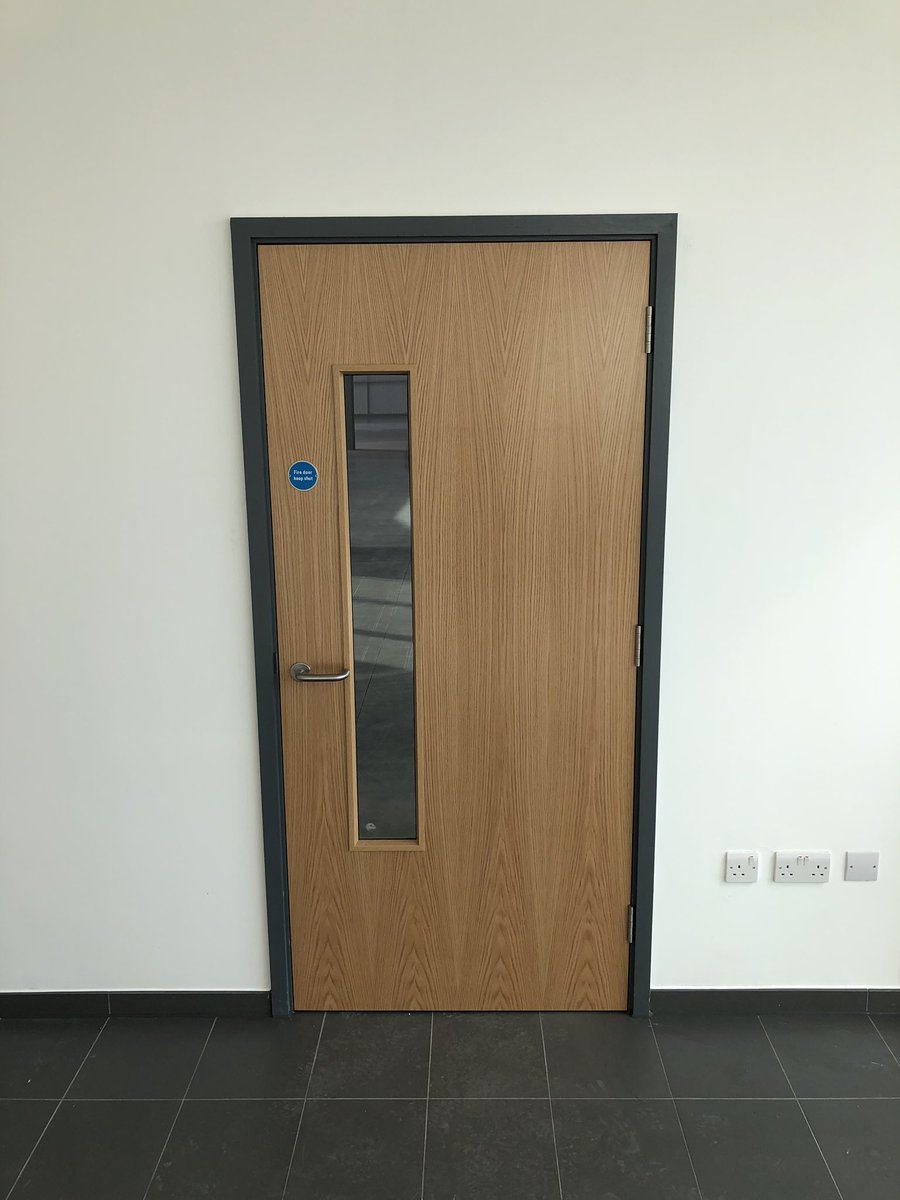 ProjaxInteriors's tweet image. Recently completed project. We supplied oak doors, softwood frames and architraves along with IPS systems. As you can see quality products. #doors #oak #IPS #thisiswhatwedo