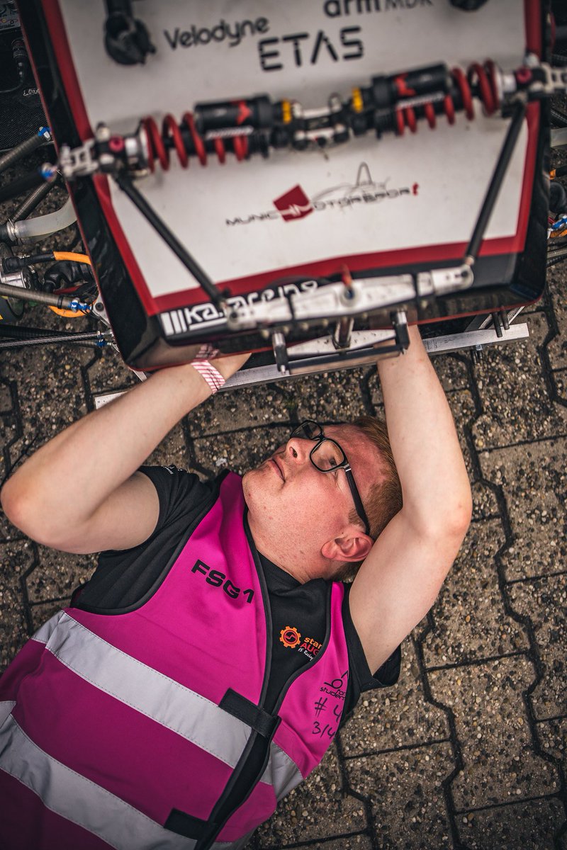 StarkStromAux's tweet photo. - FSG 2019 DAY 3 - 
Yesterday we finally finished all our scrutis 👷🏻‍♂️ Sadly we didn’t manage to participate at the Skid Pad in our time slot as the panoramic picture took place straight afterwards. 
Today our focus is on the remaining dynamic events to get the best results! 🏎🔥 https://t.co/d6AYDIl1kp