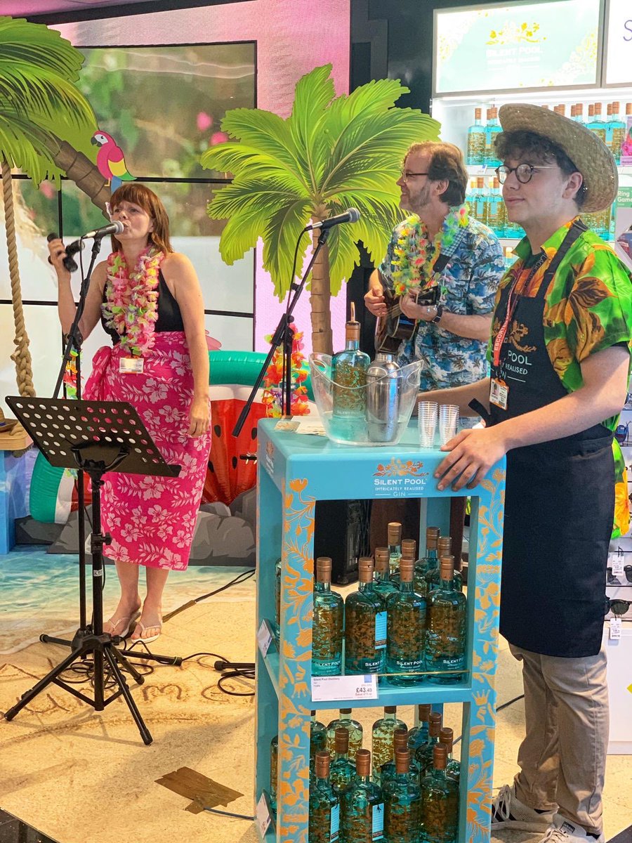 ABM_Experience's tweet image. And we’re at it again with our fabulous Ukulele players performing on the CTT #AlohaSummer Campaign at @Gatwick_Airport