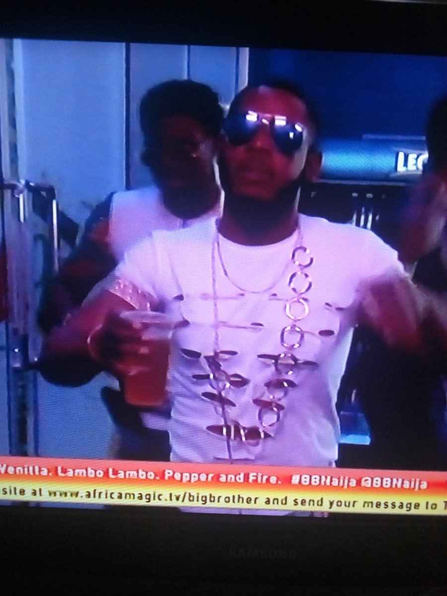 madamneka's tweet photo. This young man's contributions to the #bbnaija game count far more than his one weakness. Frodd has opened himself fully to the Big Brother Naija experience. We have enjoyed his intelligence, his entertainment value, his wit, his honesty & loving nature. Stan him!!!
#froddfever https://t.co/eyrLNsXFlQ