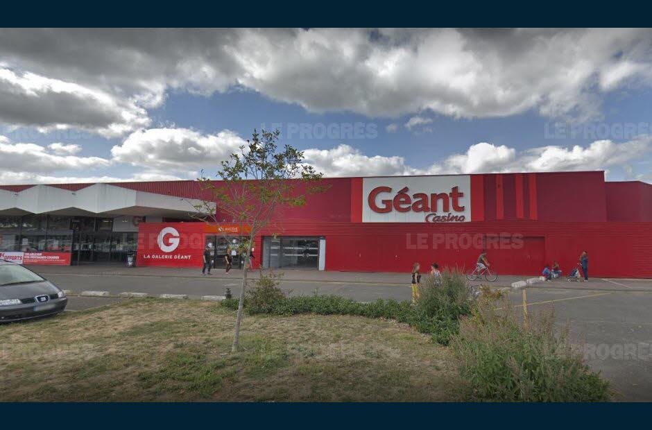 Le_Progres's tweet photo. Comme le #Casino de #saintetienne (#Loire), celui d'#Angers va se passer de caissiers @Le_Progres 
https://t.co/6tI8LZZxJM https://t.co/kVi0NxLIgZ