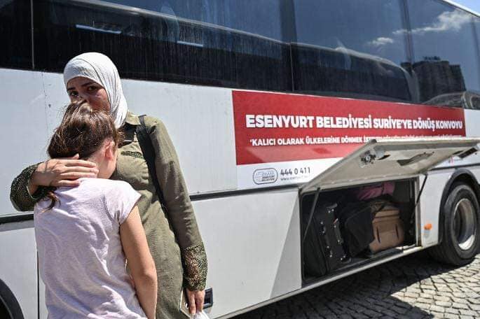 MarjoleinWckx's tweet photo. From the green buses to the red buses... #Syria #forcedtransfer https://t.co/bGCYgMtUY4