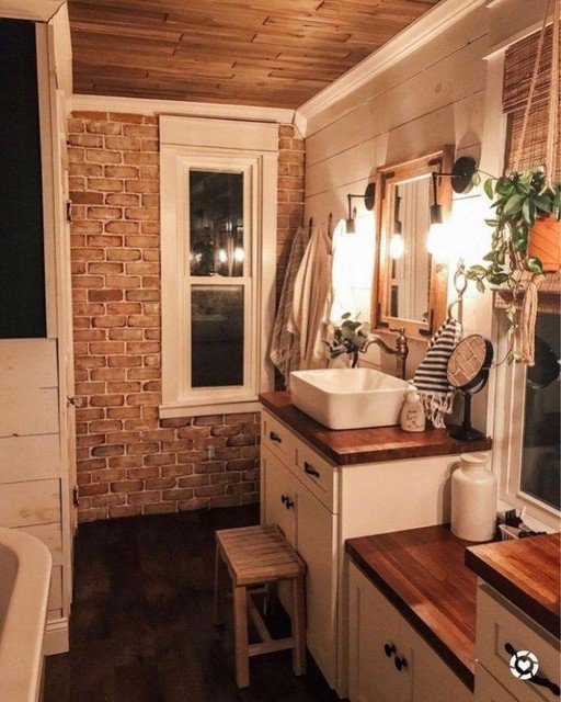 It may be small but I absolutely love the design of this bathroom! #homedecor #inspiration #interior #style #home #diy #interiordesign #interiordecor #homedesign #diyproject #design #architecture #bathroom #rustic #smallbathroomdesign #bathroominspiration #diydesign