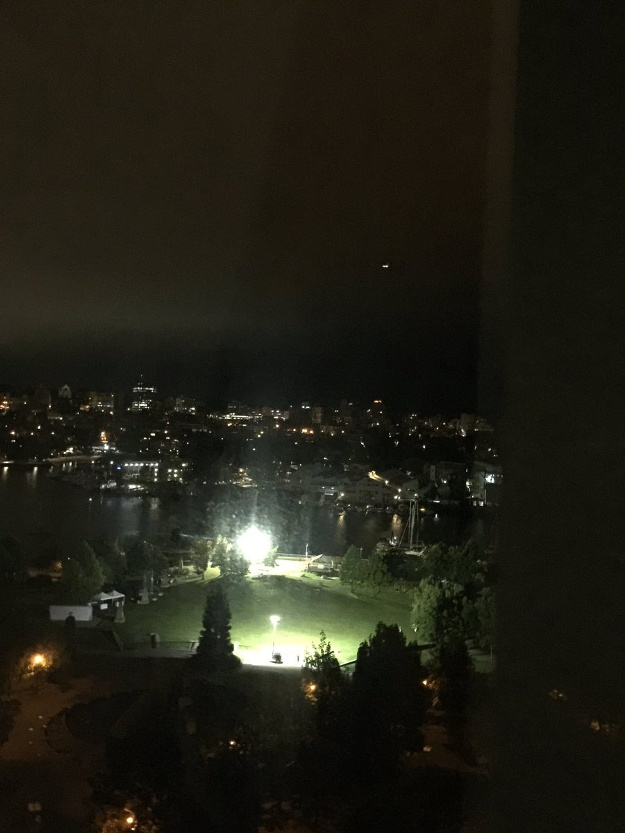 KimSnowden73's tweet photo. It’s 3:30am and @DinerenBlancVan crew left the spotlights on in George Wainborn Park #dinerenblancvancouver #debvan https://t.co/qqnSlEpvBx