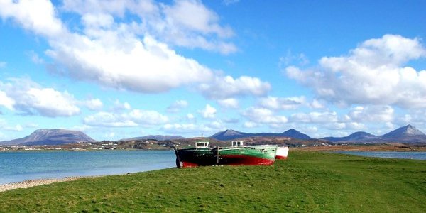 poilination's tweet photo. Tá na radharcanna áille seo agus na céadta slite beatha i mbaol de thairbhe iarratais ar cheadúnais dobharshaothraithe i mBá Bhaile an Easa. Cruinniú poiblí in Ionad Naomh Fionán, an Fál Carrach Dé Domhnaigh an 11ú @ 7.30in. Cuidigh linn le bhur dtoil. https://t.co/xXqKwmE7Ac https://t.co/RUaBm7ZiFx