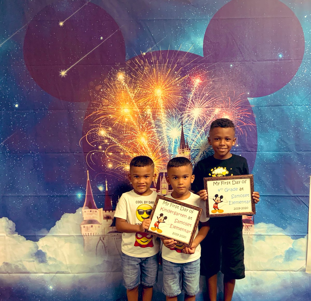 SamosetE's tweet photo. Living our best lives at Samoset Elementary with our Disney Theme this year! #SamosetRocks #IfYouCanDreamItYouCanDoIt https://t.co/W4mMm65KPe