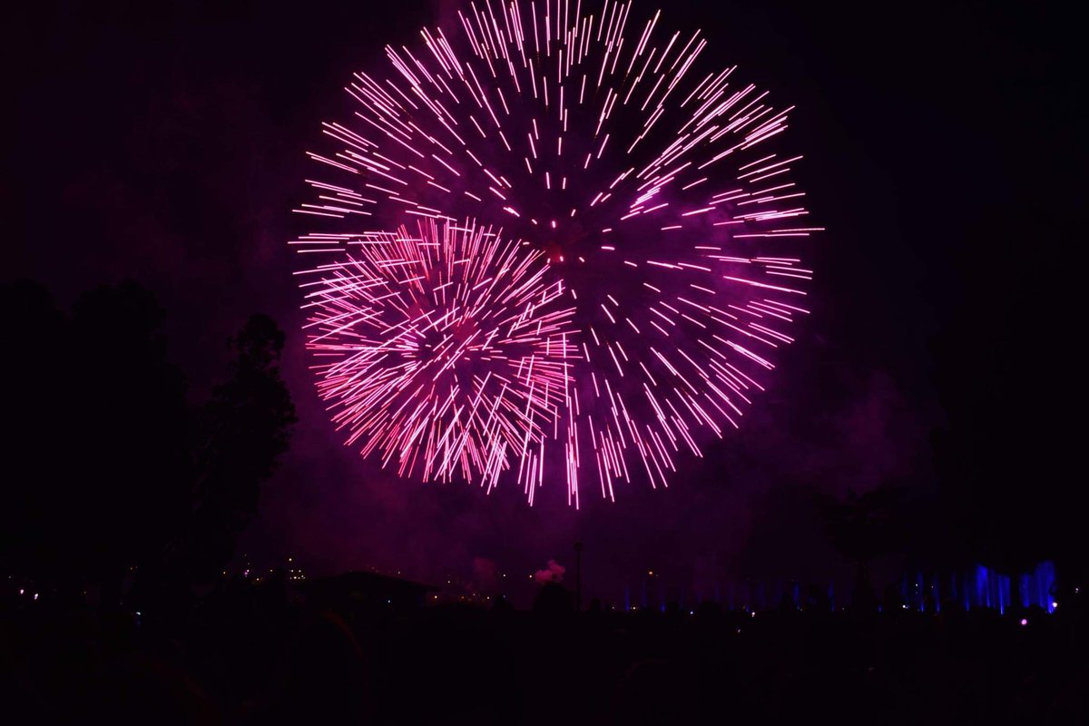 mymyroadtrip's tweet photo. Hey 👋🏻 je me rends compte que je vous ai pas partagé ici les photos de la fête du lac d’Annecy ! Ce qui est sûr c’est que je le refais l’an prochain ! 🎇🎆 #France #Annecy https://t.co/C4ZTNyOnHd