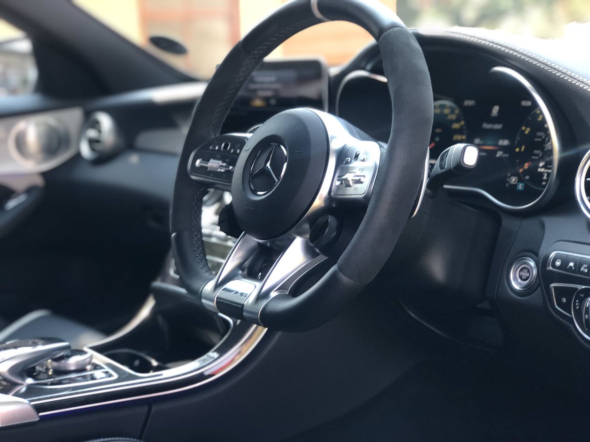 khuleonwheels's tweet photo. Hello on Women’s Day! Powering into our garage today is the updated C63 S. The best selling AMG retains the familiar AMG 4.0-litre V8 biturbo engine which puts out 375kW/700Nm. The C 63 S accelerates from zero to 100 km/h in 3.9 secs and has a top speed of 290 km/h. More...👇🏾 https://t.co/a1Y3tlYJZ8