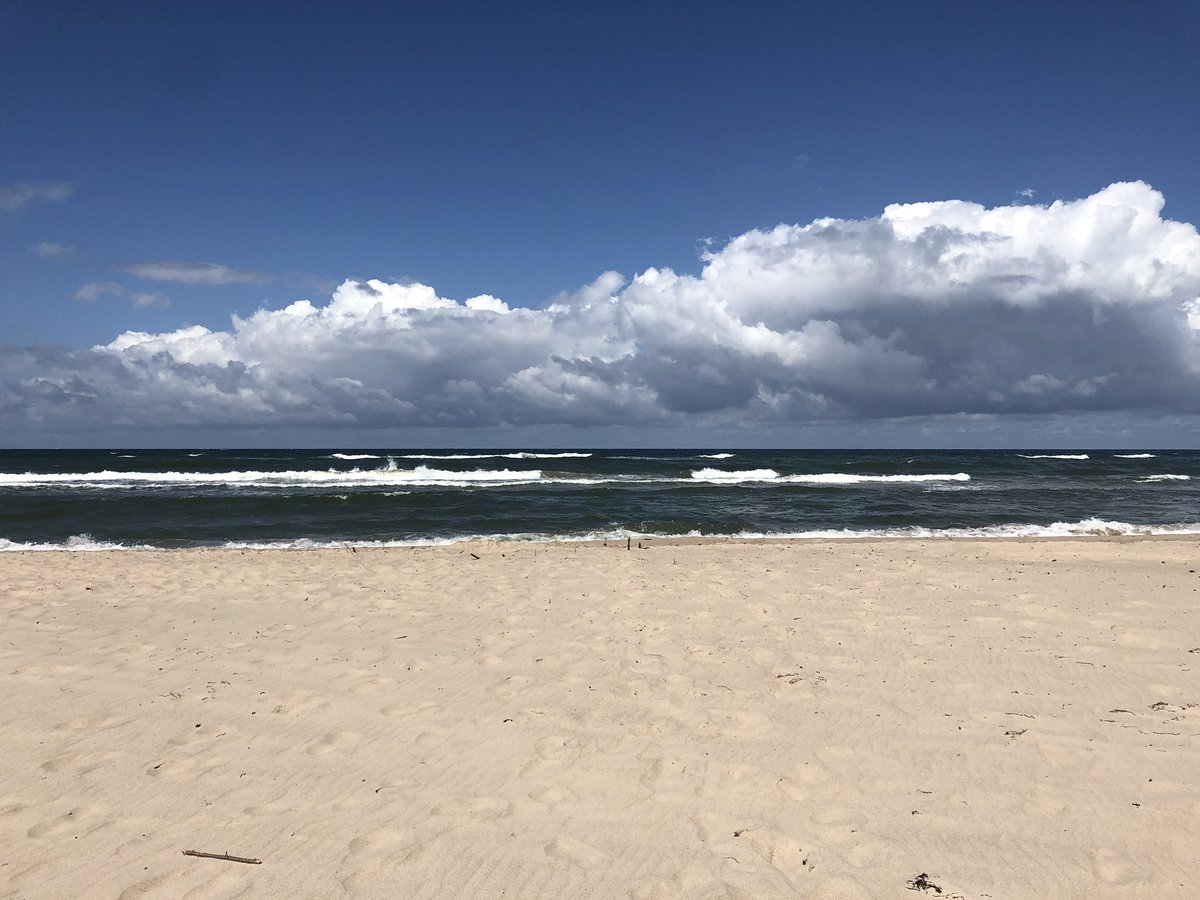 Marcindee's tweet photo. Bałtyk dzisiaj ... https://t.co/IiTJncwHpX
