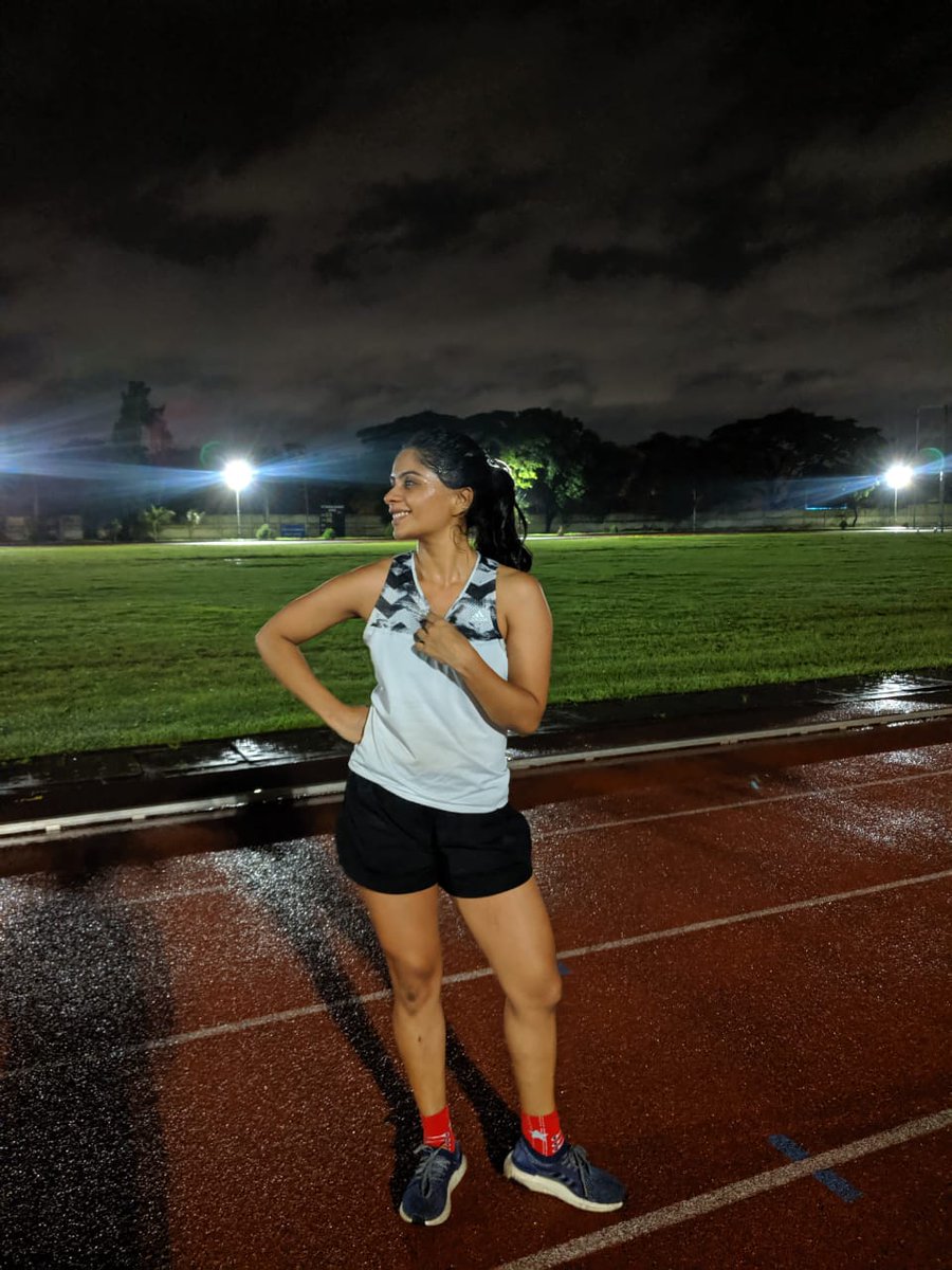 DumbbellsnDrama's tweet photo. Took the entire week off from training to focus on yoga & runs. #AFMCMarathon this weekend, let's see how this one goes (hoping to complete 10k within an hour, provided my lower back doesn't give me trouble🙅)
#nightmode #nofilter #teampixel and while we're at it - #bcpaseena https://t.co/BMd1Q4xkR0