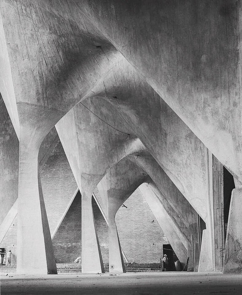 The Church of the Medalla Milagrosa, designed by Félix Candela, Mexico City, 1955, photo by Lola Álvarez Bravo..

#architecture #churches #design #brutalism #Mexico #1950s #modernist