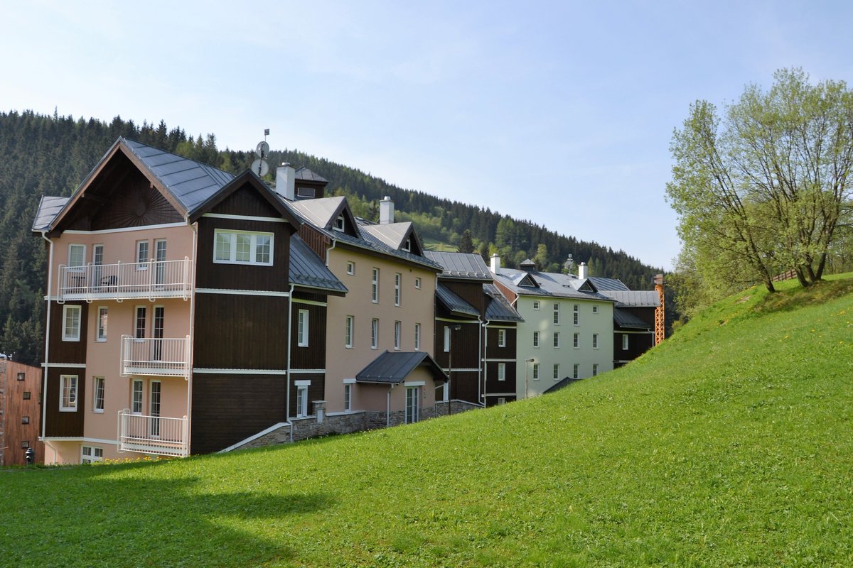 BookingPec's tweet photo. De hele maand #augustus bieden we onze #appartementen met 20% #korting. Wilt u een #weekend komen of misschien wel een #week. Kijkt u op onze #website https://t.co/29QcWCTy64 Maar ook in het #najaar zien we u graag in #pecpodsnezkou #tsjechie #appartementen https://t.co/uB1yJ8WTyl