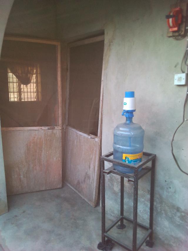 RealtorBot's tweet photo. ** FURNISHED MINI-FLAT IN COOPERATIVE VILLA **

Type: Flat/Apartment For Rent
Address: 📌 10001 Unity estate, badore, Ajah, Lagos
Price: ₦100,000 per annum
Features:   🛏️ 2   🛁 1   🚽 1
Furnished: ✔️
Serviced: ❌
Agent: @gbonofeli
Link: https://t.co/Ei8XXUGLxH . https://t.co/4tPow8tc1V