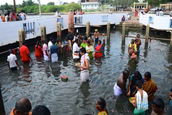BeachesNearMe's tweet photo. In the middle of the sea, Navagraha idols are placed and considered as a sacred place. To know more about this temple click here, 
https://t.co/uImWUxEGEt

#Chothavilaibeach #EranielPalace #Kanyakumari #VenadEmpire #beachesnearme https://t.co/ZGcXCLS2EU