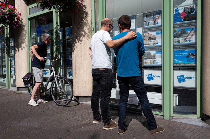 vastgoedned's tweet photo. "Haagse #makelaar waarschuwt homostel voor bepaalde wijken, COC herkent beeld niet". Lees de reactie van #VBO: https://t.co/1NVQQisrNI  #denhaag #nieuws #algemeendagblad https://t.co/1NVQQisrNI https://t.co/sLyr4C4OnF