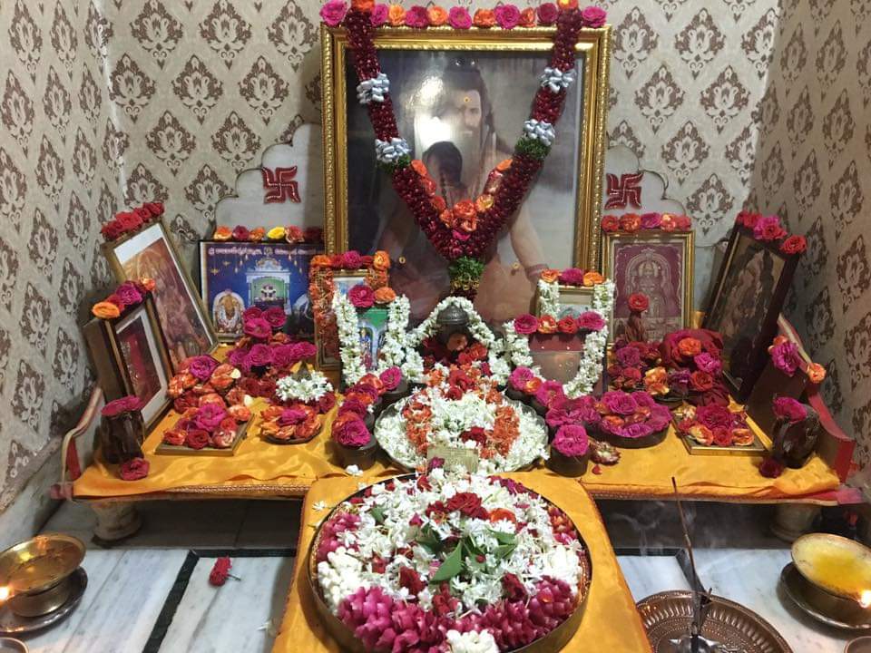 ANILJOSHI2102's tweet photo. Paduka abhishekam Shravana masam at Guruji’s home https://t.co/lIXZnEzdtt
