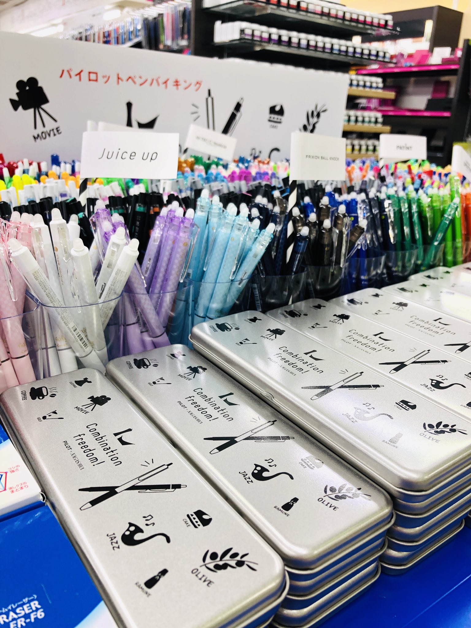 ナガサワ文具センター本店 パイロット ペンバイキング本日よりstart 1ケース 1 000 税 ナガサワオリジナルデザインの缶ペンケースにお好きなペンを詰めていただき フタが閉まればokです٩ W و 缶ペンケースには神戸発祥のモチーフが散りばめられて