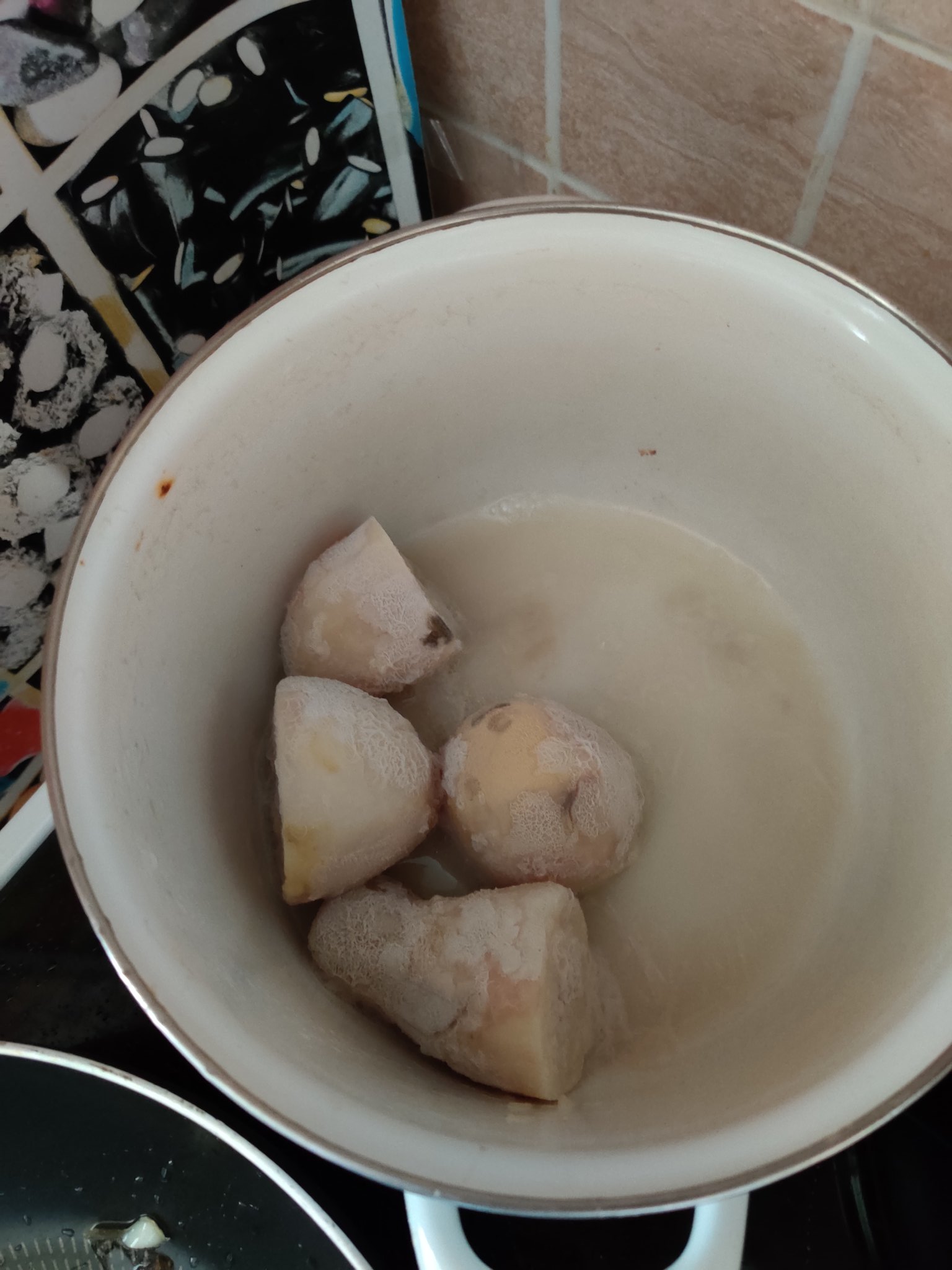 Xop0 on Twitter: "Нашел это в кастрюле у сестры. Запах разложившегося ...