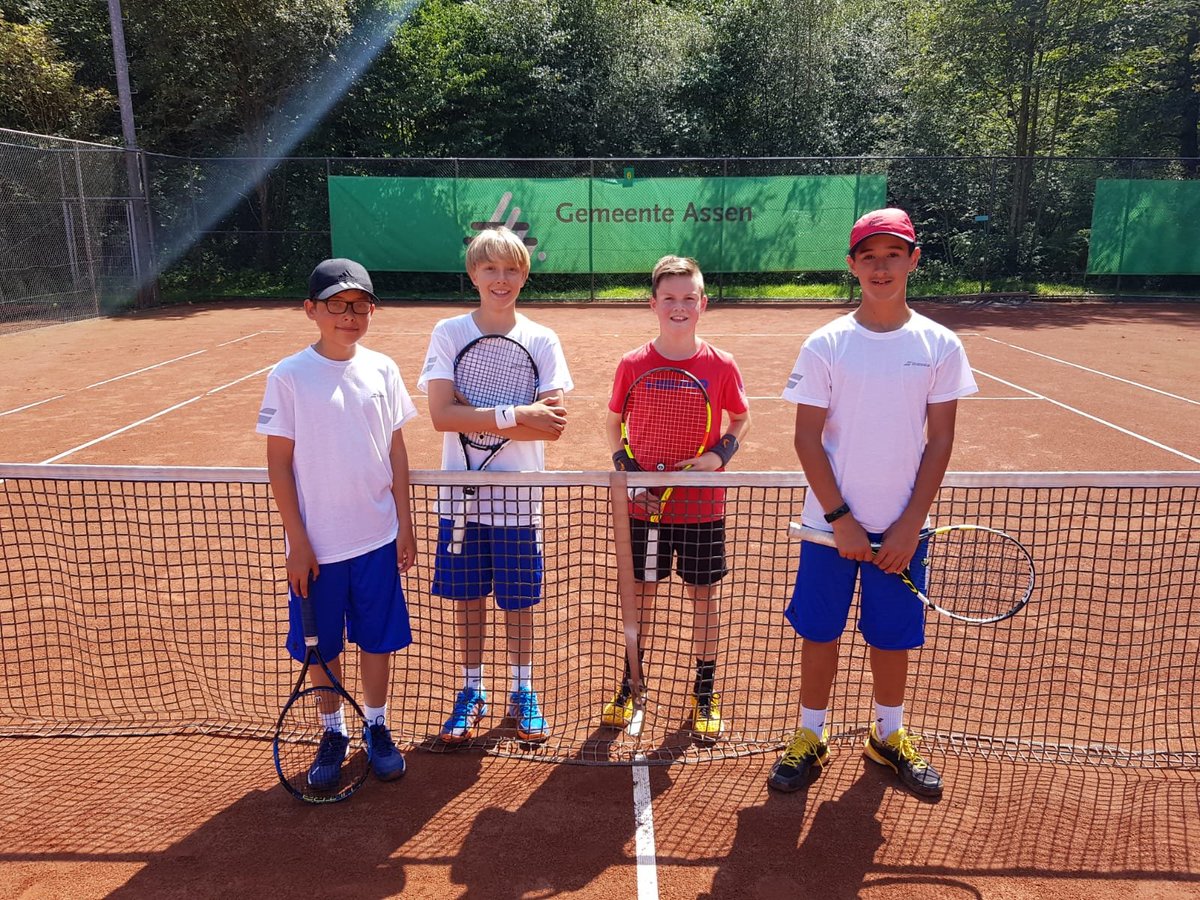 Op woensdag 7 augustus was er een uitwisseling met de Engelse tennisclub Dorchester. 20 Engelse spelers hebben samen met spelers van de hertenkamp getraind en wedstrijden gespeeld. Mooie wedstrijden met toeschouwers en steeds meer Engelse woorden...